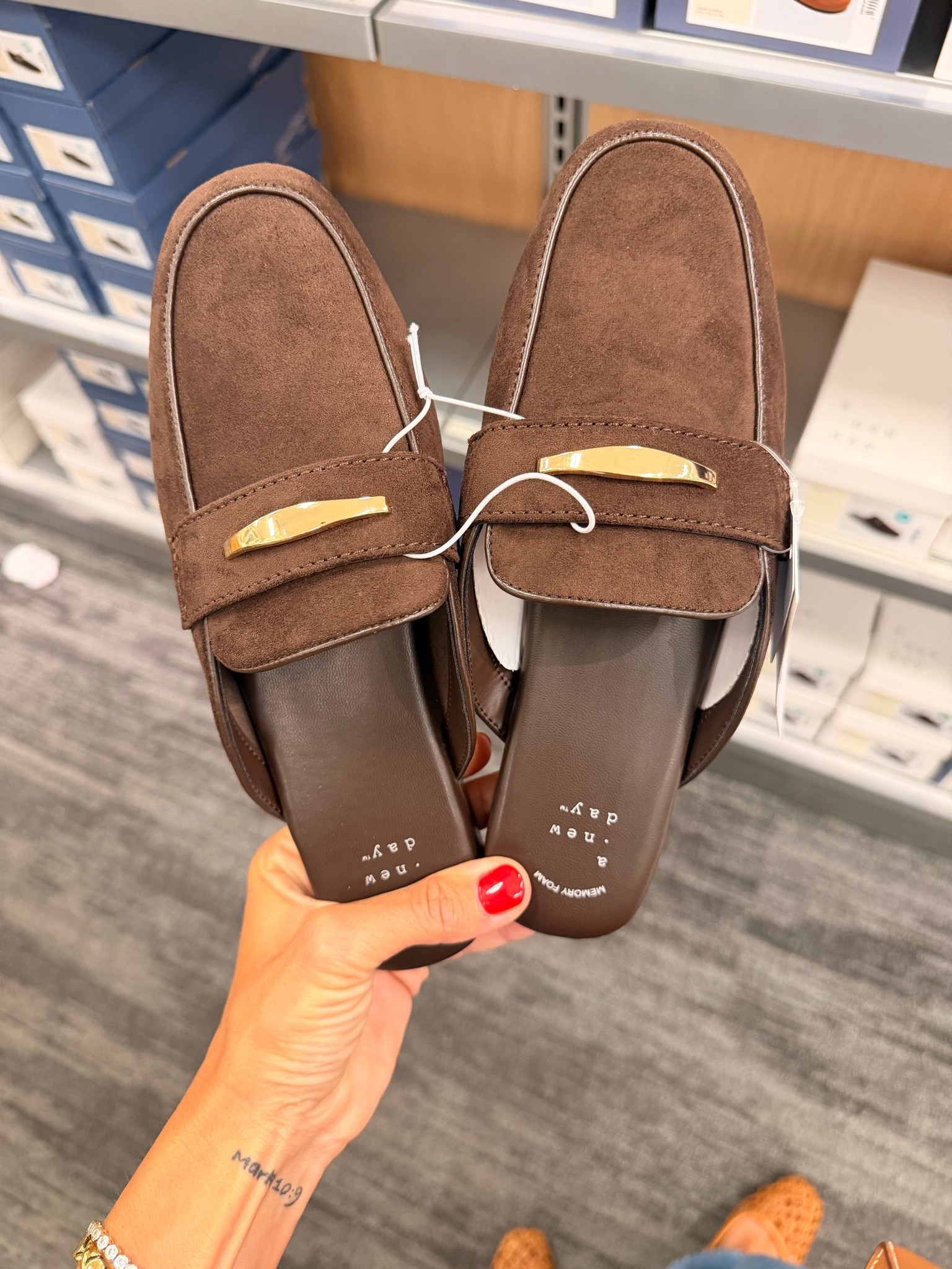 Target mules 40% off!!

#LTKSaleAlert #LTKSeasonal #LTKootd