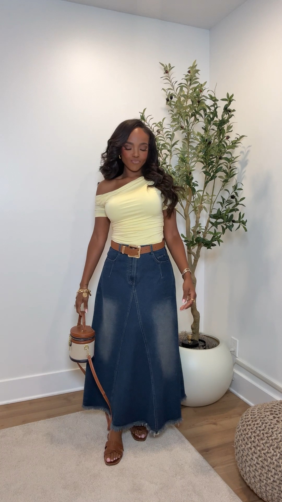 Casual slay | Easy outfit Inspo 

Small in all

Size small I’m 5’4 | 140lbs | 36D -27 -40  IG & YT: kirasfashionfinds TT: kiraabboud 

#Outfitinspiration #fashionstyle #outfitideas #spring #springfashion #simpleoutfit #summer #momoutfit #casualoutfit #streetwear 

#LTKFindsUnder100 #LTKPetite #LTKU