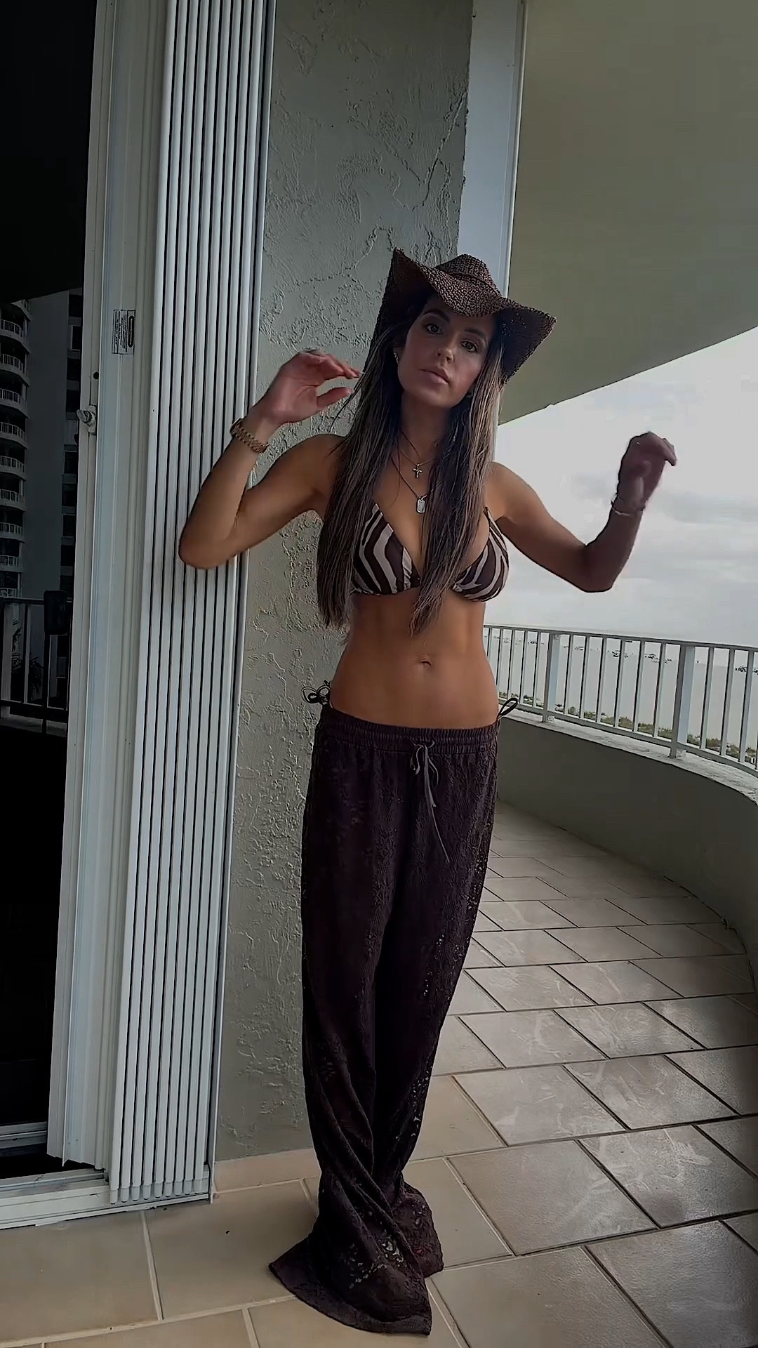 Beach day outfit for spring break 

#LTKTravel #LTKdayinmylife #LTKSwim