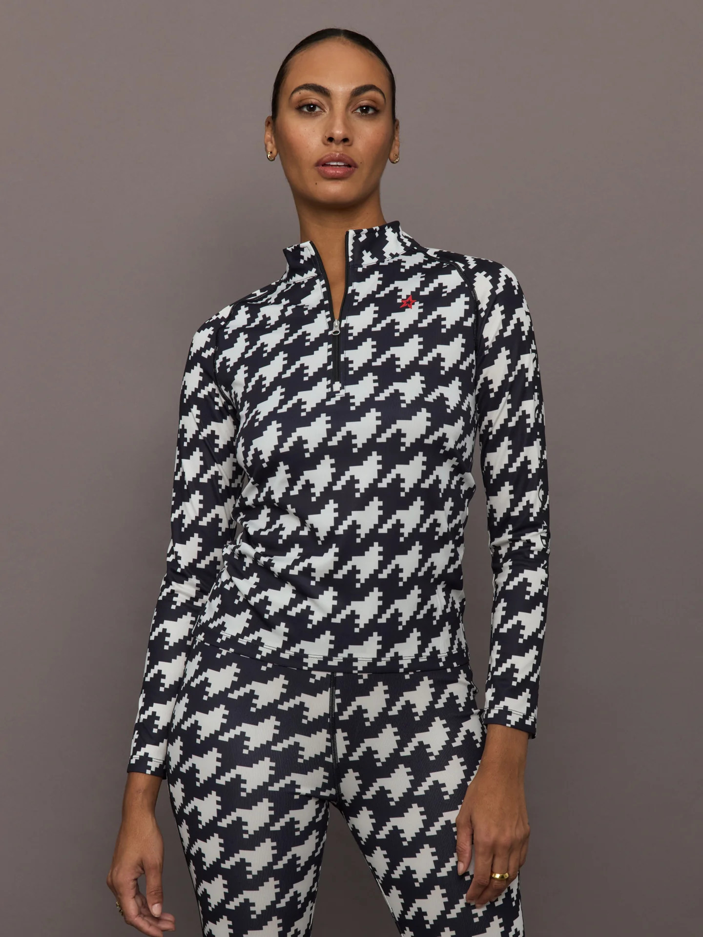 Perfect Moment 1/4 Base Layer Top - B&W Houndstooth - Size M | Carbon38
