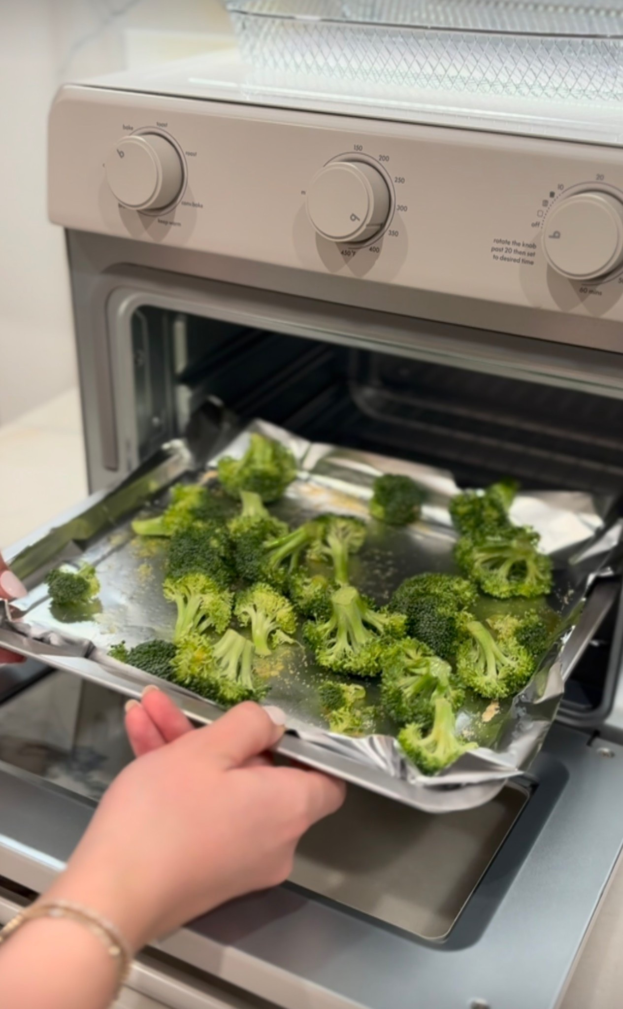 Two of my favorite (and newer) kitchen appliances that make quick meals SO much easier. 

Kitchen / home / 