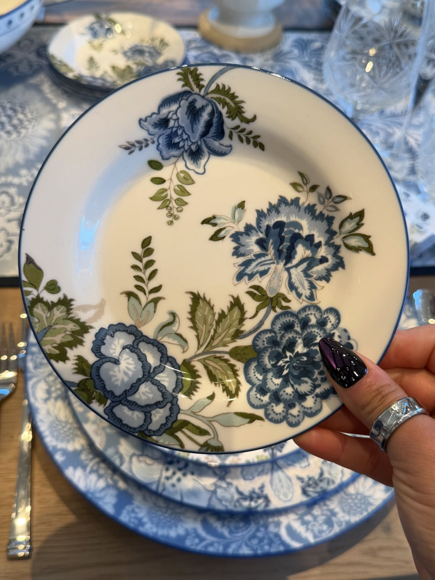 How beautiful this @potterybarn  summer collection is… I love the blue this year… and coming from someone who’s never really been a blue person, I’m starting to really love it🦋🦋
#lifestyle
#inspiration
#springhomedecor 
#dailyinspo
#aesthetic