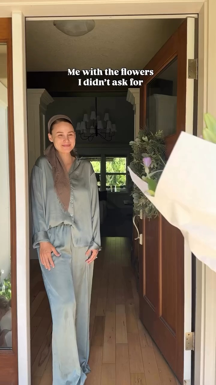 “I don’t need flowers”
Also me when I receive flowers…
.
.
.
#mothersdayflowers #flowerbouquets #princesstreatment #relateablepost #ifhewantedtohewould #justbecauseflowers