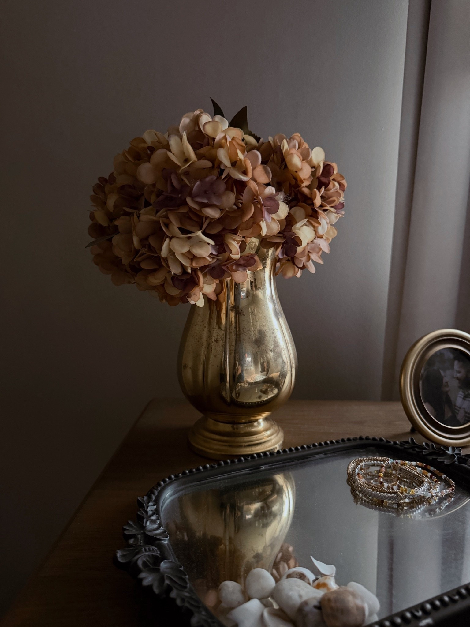 Nightstand decor
Amazon faux fall hydrangeas

#LTKHome #LTKSaleAlert
