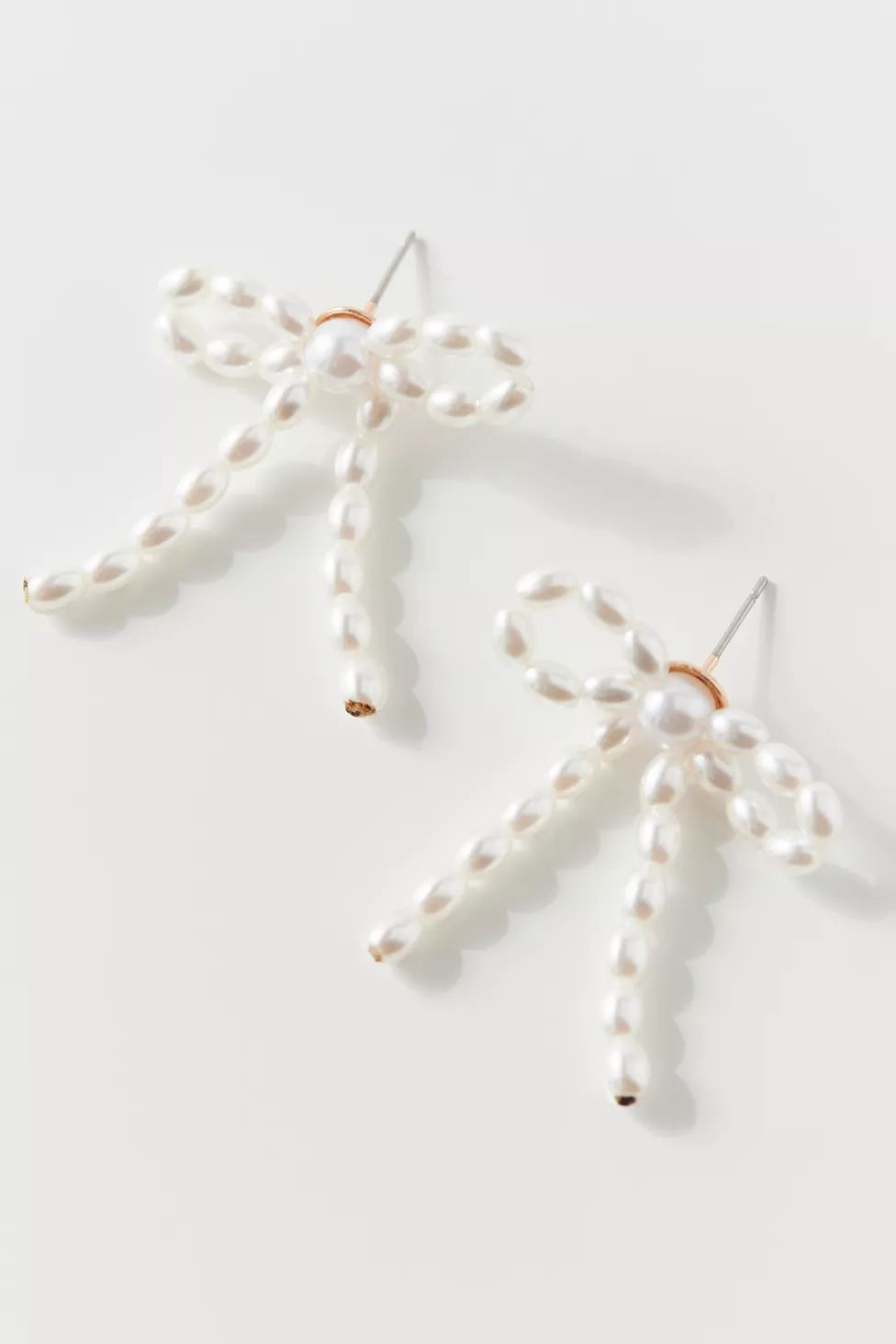 Pearl Bow Earring | Urban Outfitters (US and RoW)