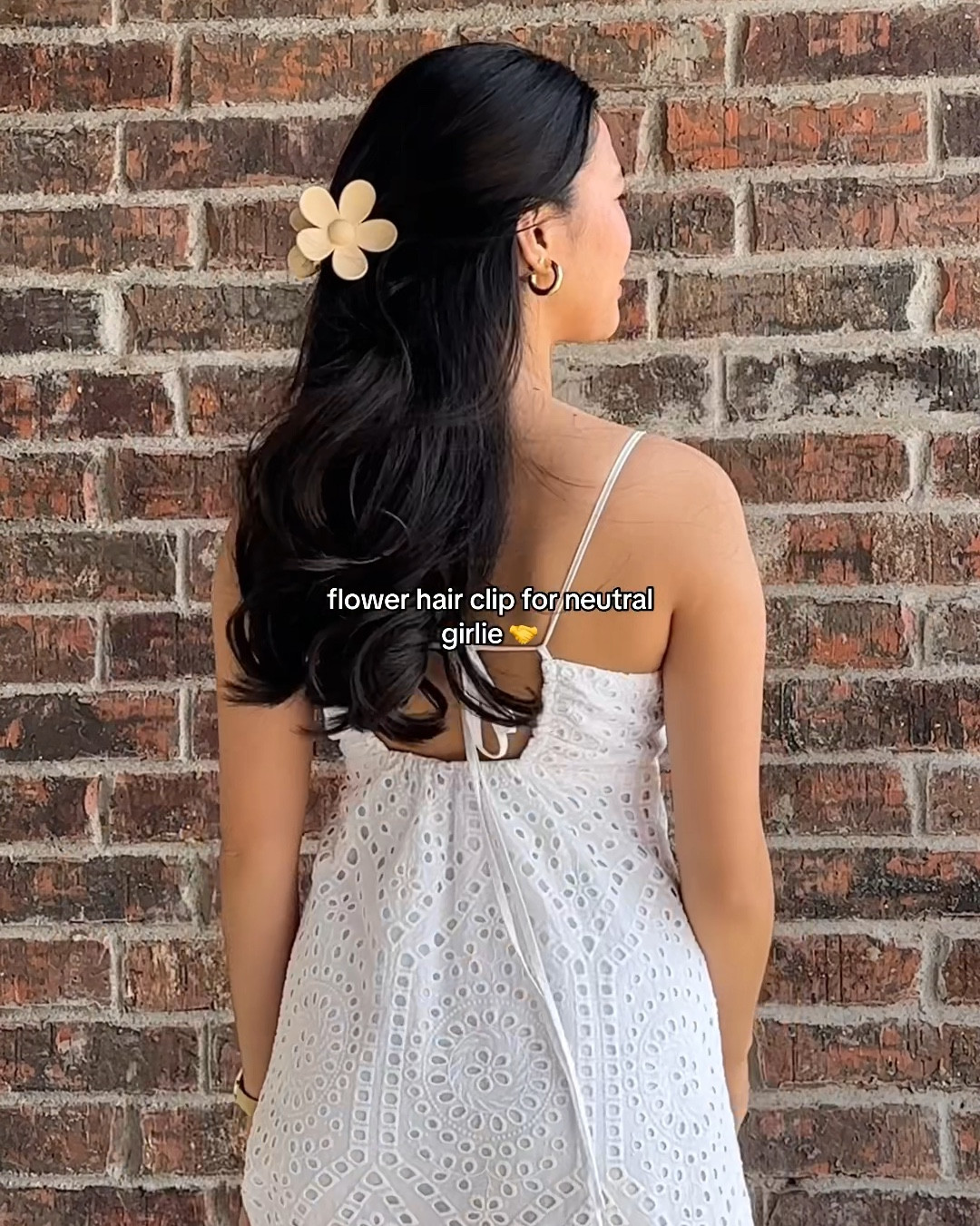 white summer dress + flower clip = pretty woman things 💅 

#LTKfindsunder100 #LTKfindsunder50 #LTKstyletip