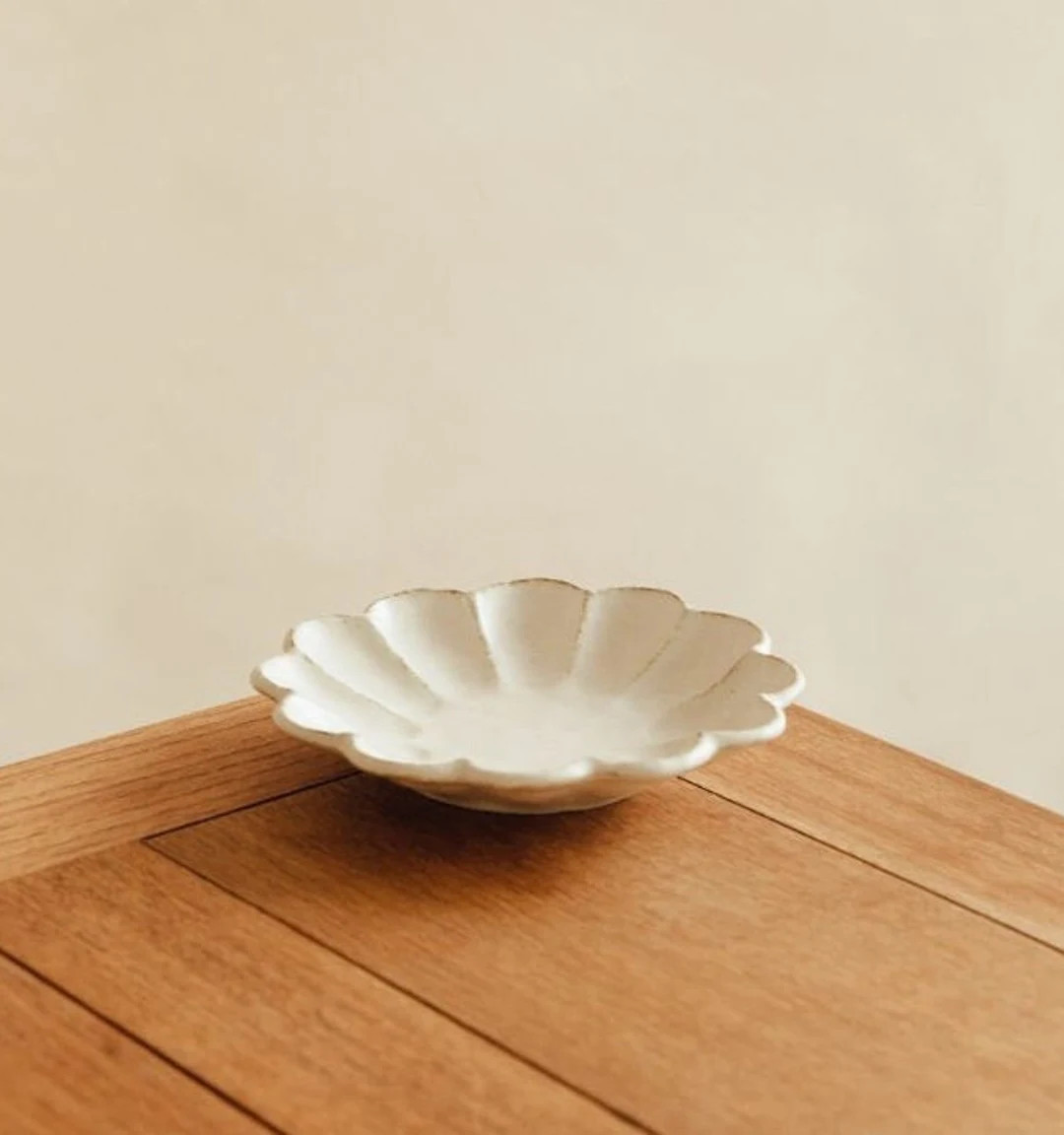 Kohyo Rinka Petal 17cm Plate | Japanese ceramic - Rustic Off-white plate - artistic pottery - Des... | Etsy (Global)