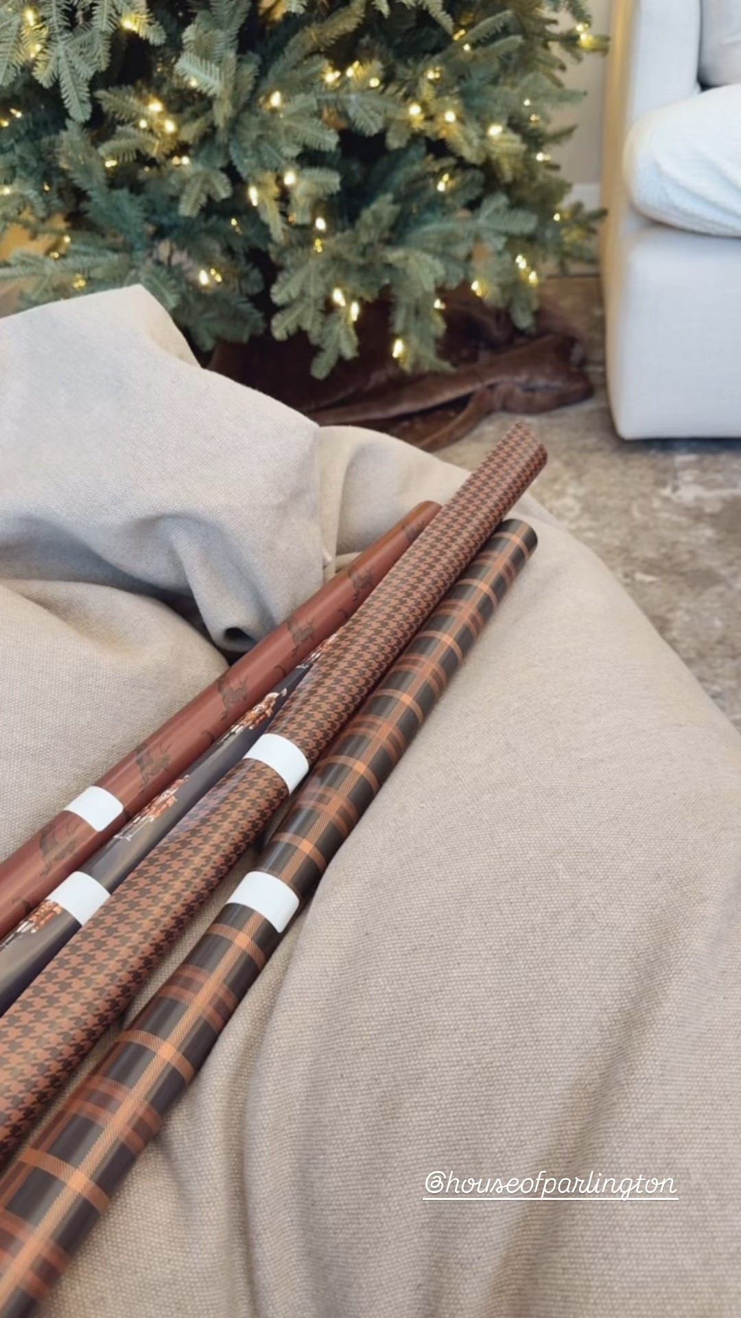 Elegant wrapping paper
Christmas wrapping paper
Christmas decor
Trending 


#LTKHoliday #LTKSeasonal #LTKGiftGuide