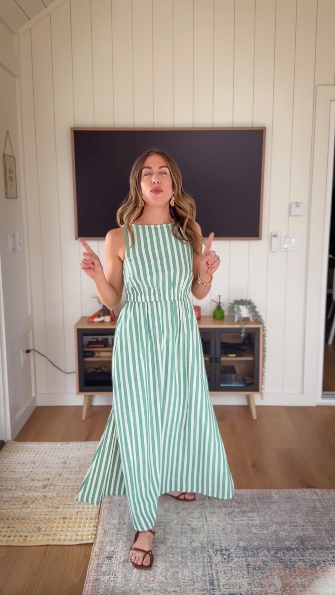 Ignore this awesome screenshot🤣🤣 pay attention to the dress! This dress is so comfy, has pockets, and you can wear a regular bra!!🙌🏻 Melissa owns the same one in black!💕🤩

#LTKFindsUnder50 #LTKSeasonal #LTKOver40

#LTKOver40 #LTKSeasonal #LTKFindsUnder50