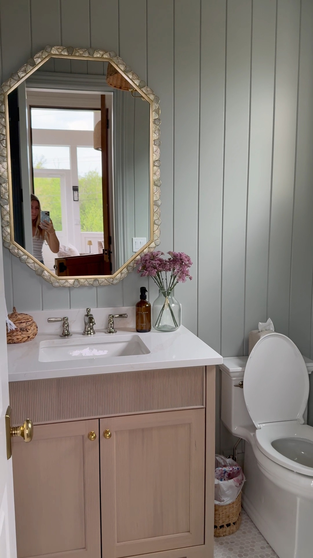 My cute pool bathroom, love this gorgeous mirror from @Anthropologie!￼