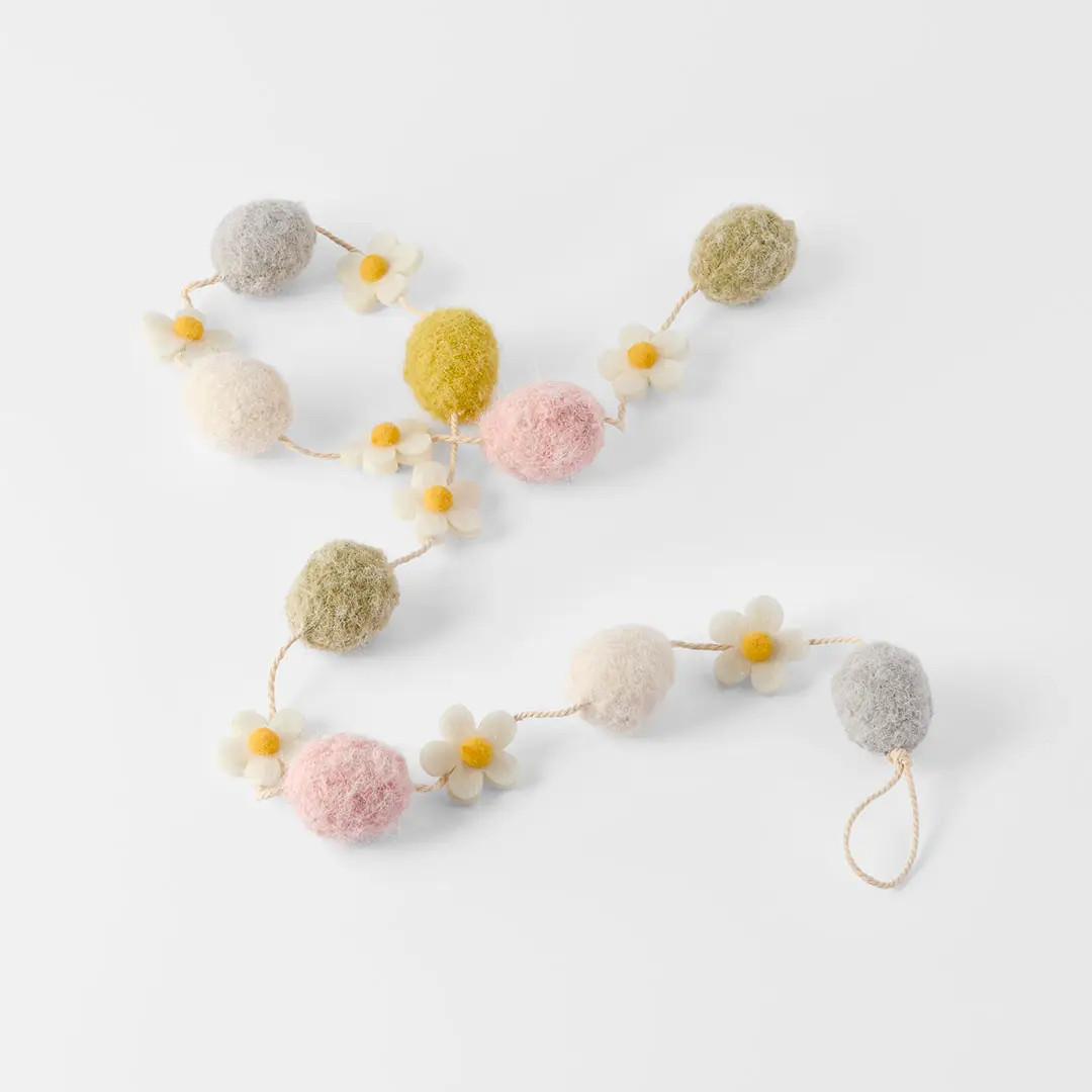 Egg And Daisy Fabric Garland 1.5m | Bed Bath N' Table