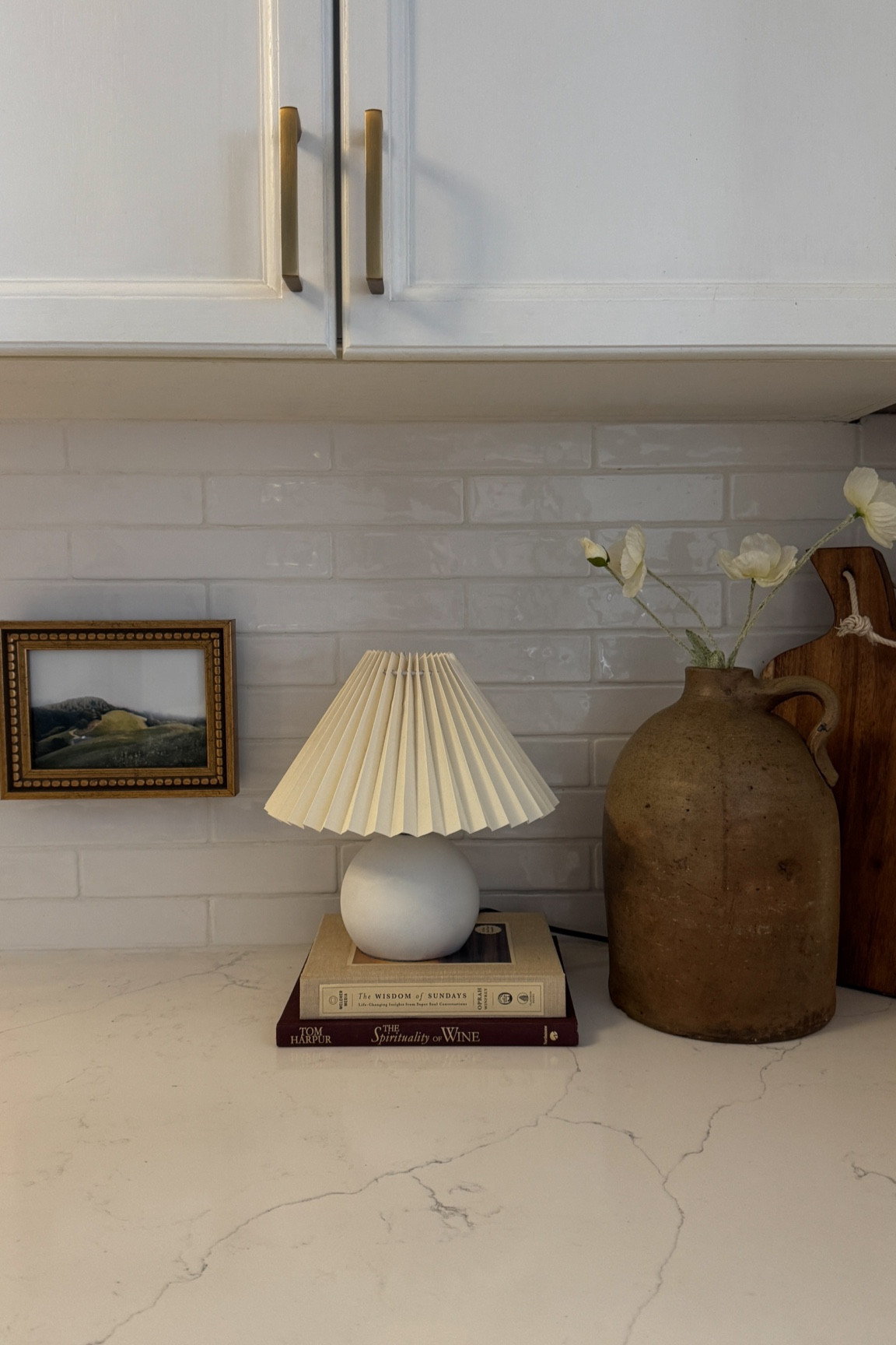I love this mini lamp so much, but wasn’t fond of the wood colour base, so I spray painted it white and it perfect  

Interior design, home decor, kitchen decor, vintage decor, white kitchen, 