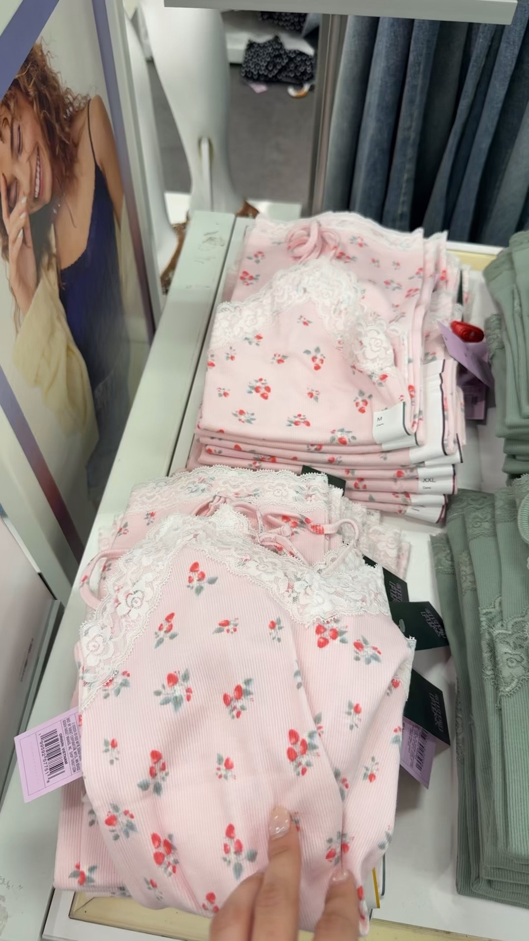 Cutest $8 tanks 🌸🎯👏🏼


#LTKootd #LTKMidsize