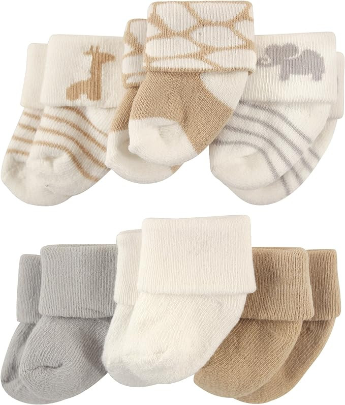 Luvable Friends Unisex Baby Newborn and Baby Socks Set | Amazon (US)