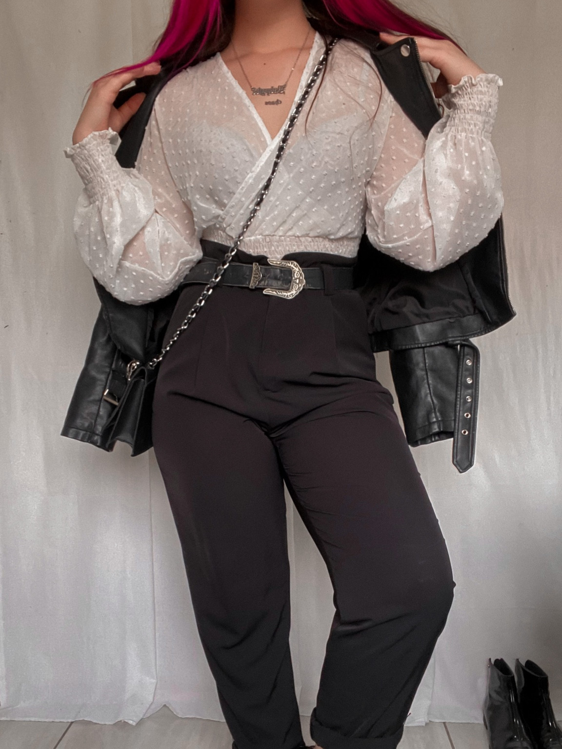 

Casual look
• Coturno
• Bota
• Boots
• Combat boots
• Platform boots
• Bota plataforma
• Cropped
• saia
• Skirt
• Black skirt
• Saia preta
• Look saia preta
• Look com saia preta
• Bag
• Fashion
• Look casual
• Casual outfit
• Casual look
• Elegant look
• Moda
• Fashion
• Summer look
• Alternative looks
• Loafer
• Moda
• Estilo elegante
• Estilo alternativo 
• Alternative style
• Rock style
• Camisa branca
• Camisa
• Camisa social
• Dark academia
• harness
• Body chain
• Blazer
• Cropped
• bolsa
• Bolsa preta
• Black bag
• All black look
• Inspiração de look
• Look do dia
• Ootd
• Outfit inspiration 
• Inspiration 
• Looks com saia
• Looks com cropped
• Roupas elegantes
• Roupas modernas
• Roupas 
• Look com bota

#LTKSeasonal #LTKworkwear #LTKstyletip