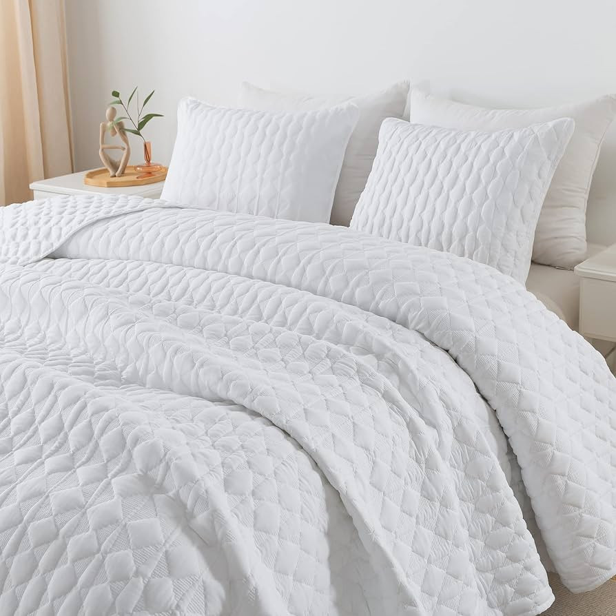 WDCOZY White Quilt King Size Bedding Sets with Pillow Shams, Lightweight Soft Bedspread Coverlet,... | Amazon (US)