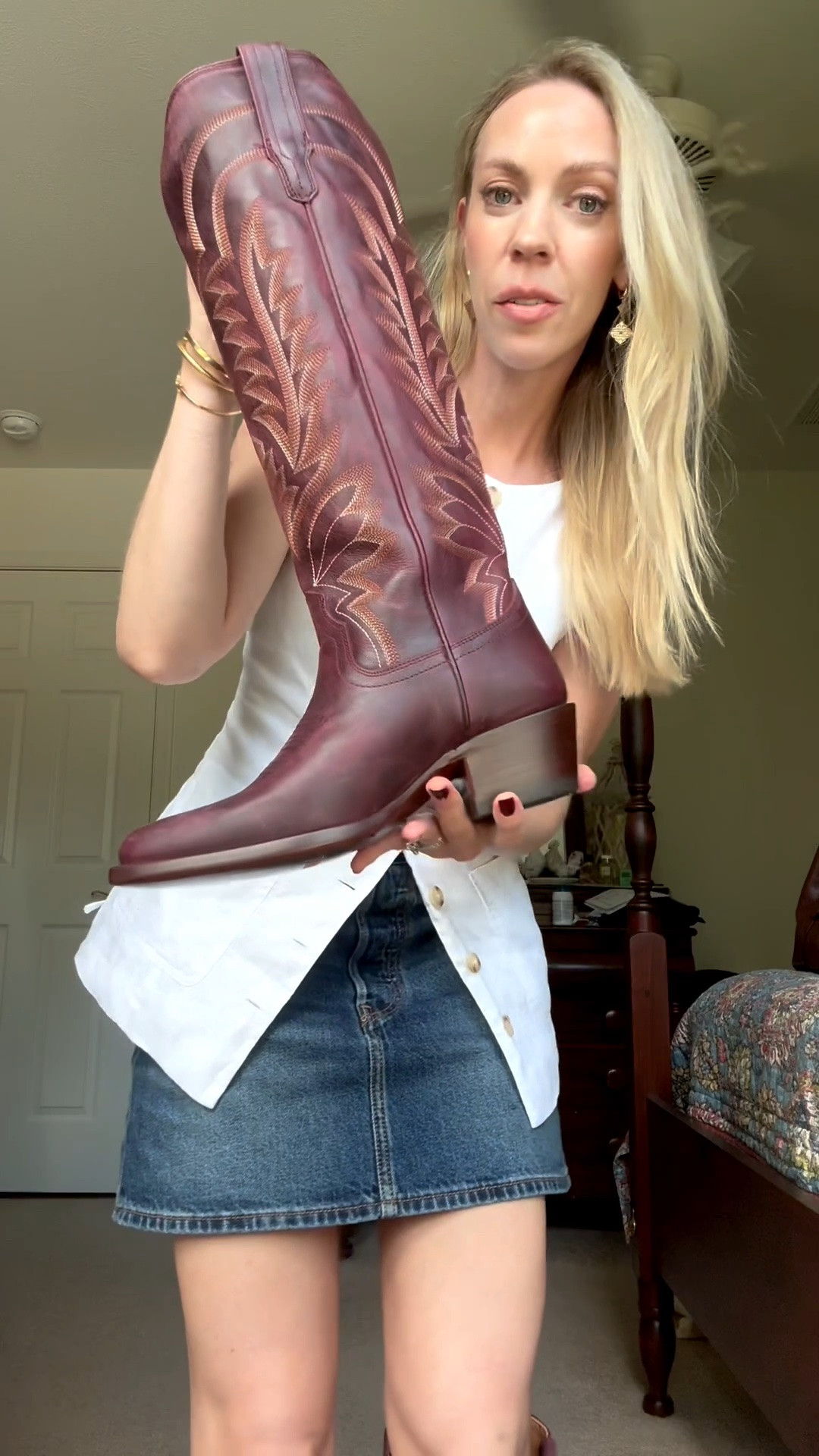 Obsessed is an understatement with these cowboy boots @Tecovas! Look at the wine color for fall 🍷🍇 Take your true size - these run a little large!