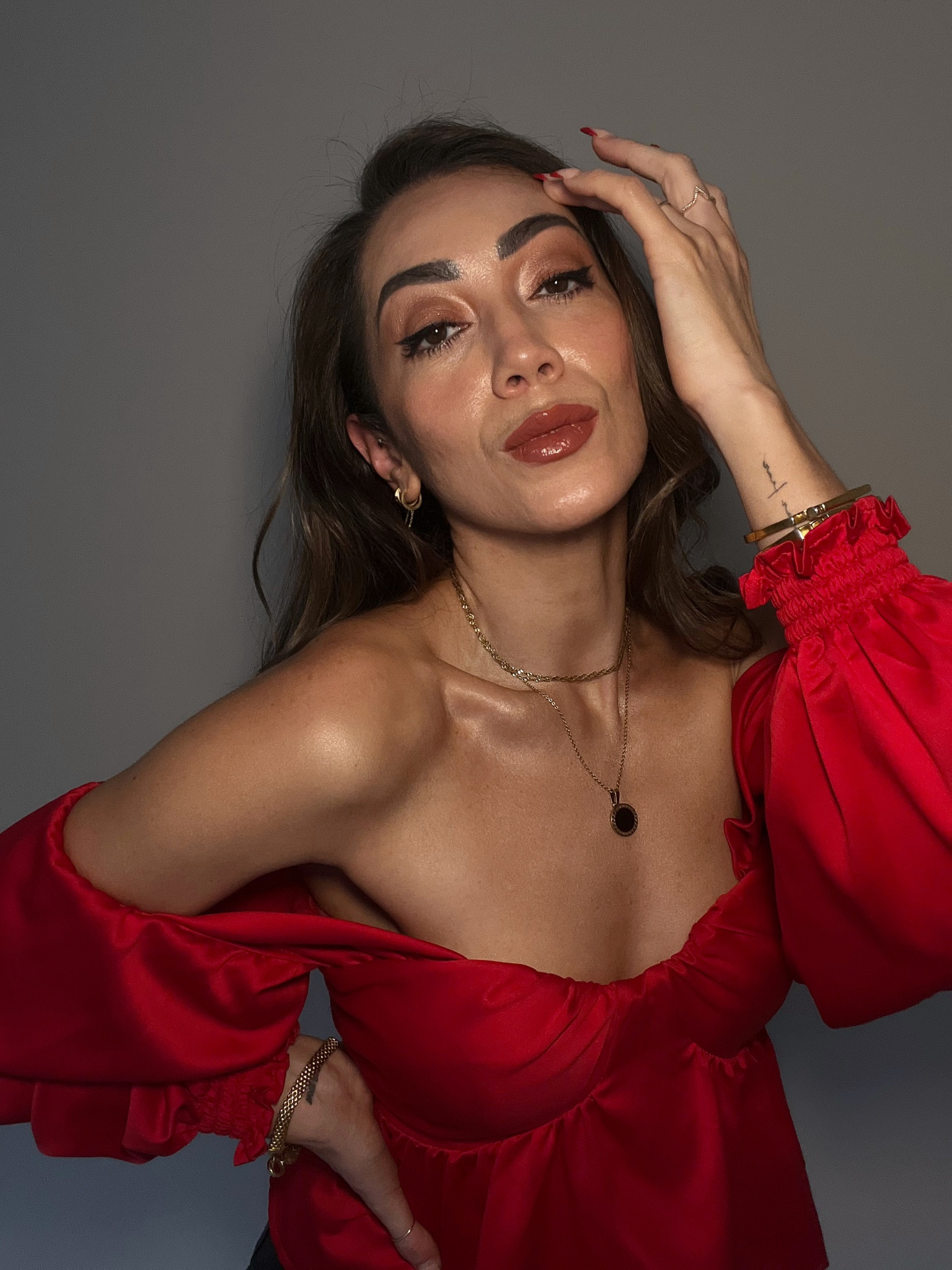 Holiday glam with the most beautiful off the shoulder blouse, it’s sold out, but it comes in several other colors!! I’m getting in black or white!  Also, this lipstick goes on so buttery smooth! And the silver kitten heels are perfect for the holidays!



#LTKHoliday #LTKshoecrush #LTKSeasonal