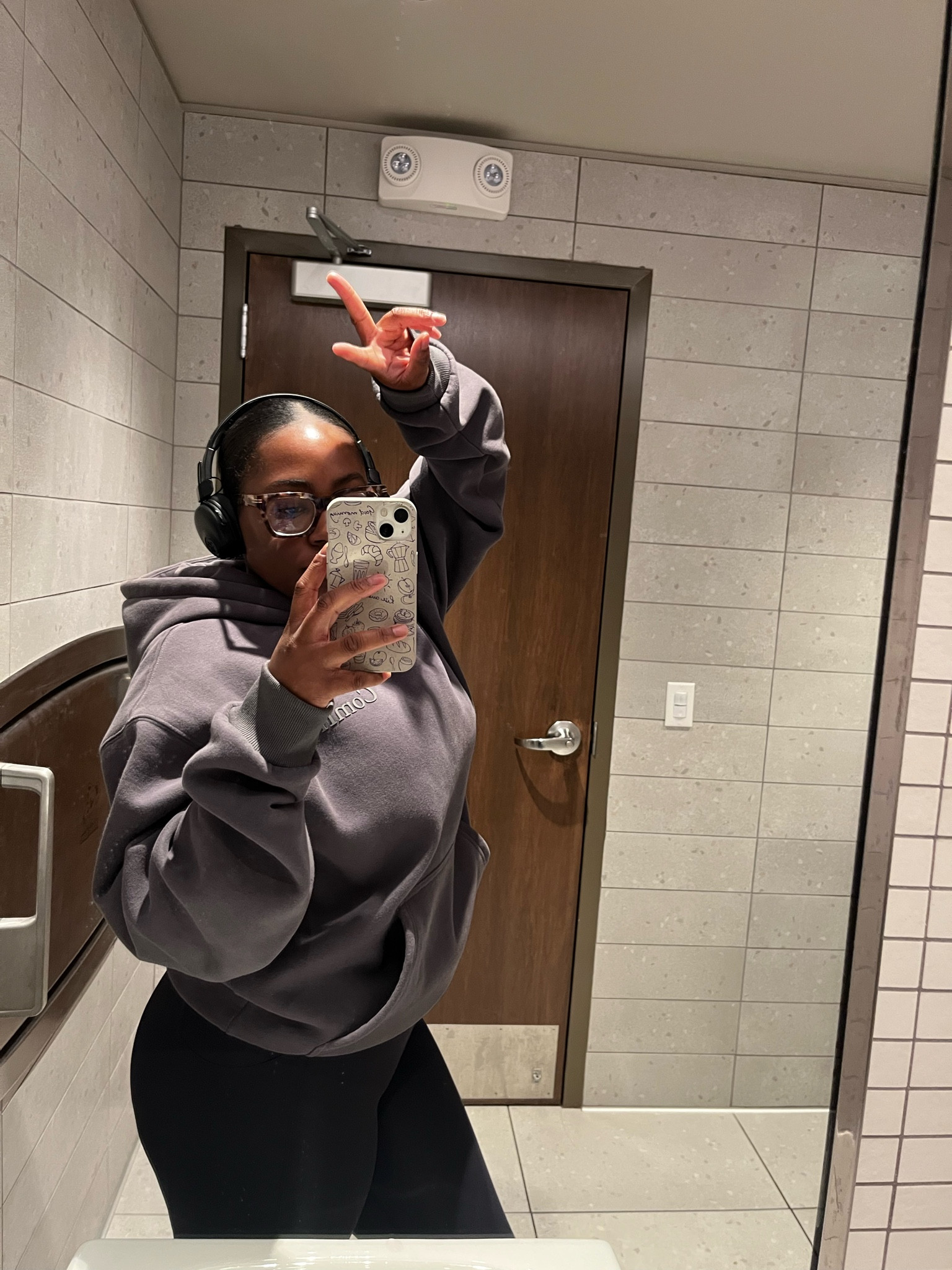 🩶🤍 

#sweatsuit #hoodie #baggyhoodie #hoodies #grayhoodie #sweatpants 

#LTKStyleTip #LTKFindsUnder100