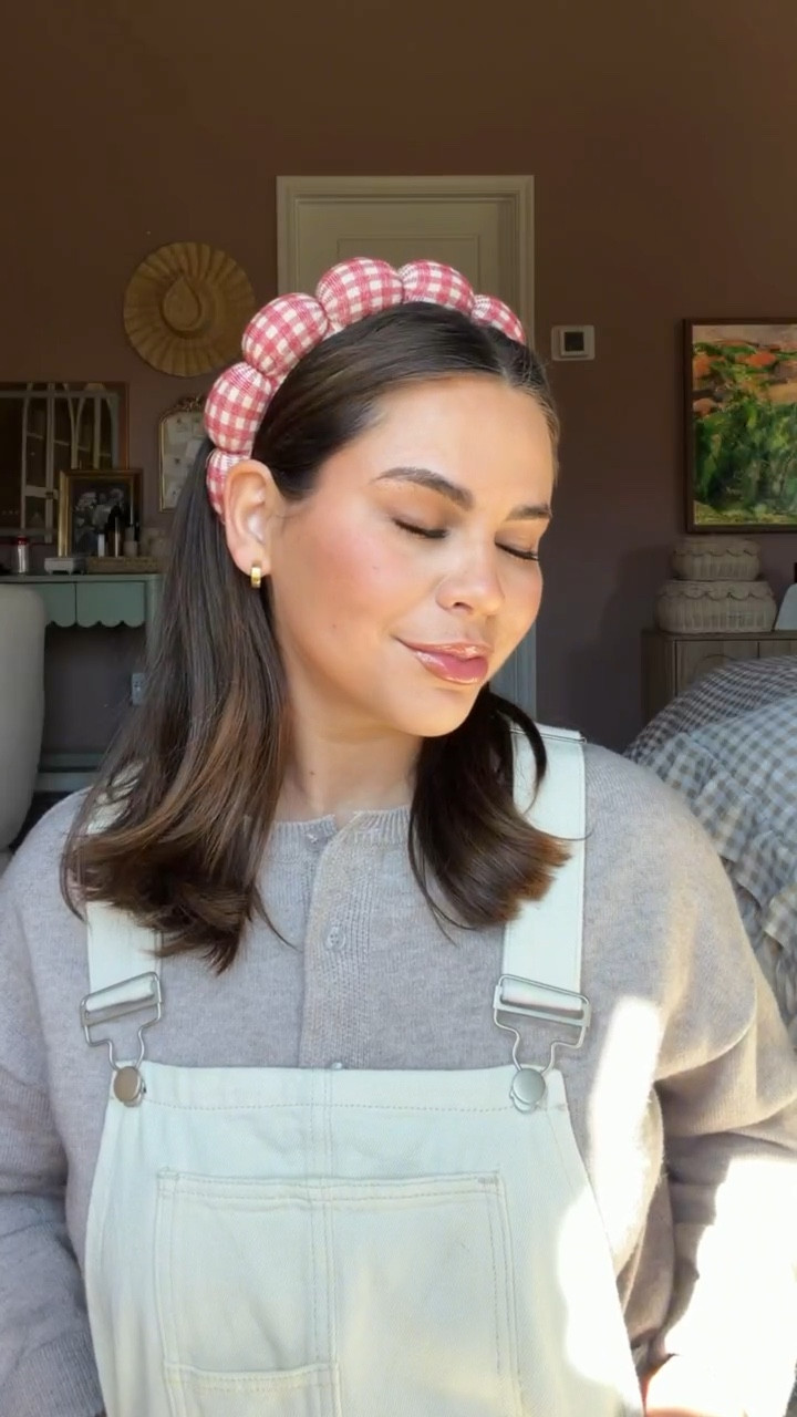 my spring makeup routine!!! 💄
Dibs code is HEYHANNAHLEE shades:
Erboroian Cc cream : dore (golden tan)
Typology glow drops: T31
Versed concealer: 5N
Dibs stick: 2.5
Dibs liquid blush: cool girl
Dibs baked bronzer: Carmel cappuccino
Dibs eyeshadow palm palette: peaches in hand
Loreal infallible blush : 10
confident pink
Dibs lovebeam setting powder: 111 new beginnings
NYX lip liner: nude truffle
Experiment lip treatment: software
Hard candy setting spray :
glow on lock

#LTKBeauty #LTKgrwm #LTKootd