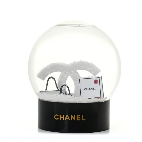 CHANEL

Glass CC Shopping Bag Snow Globe | Fashionphile