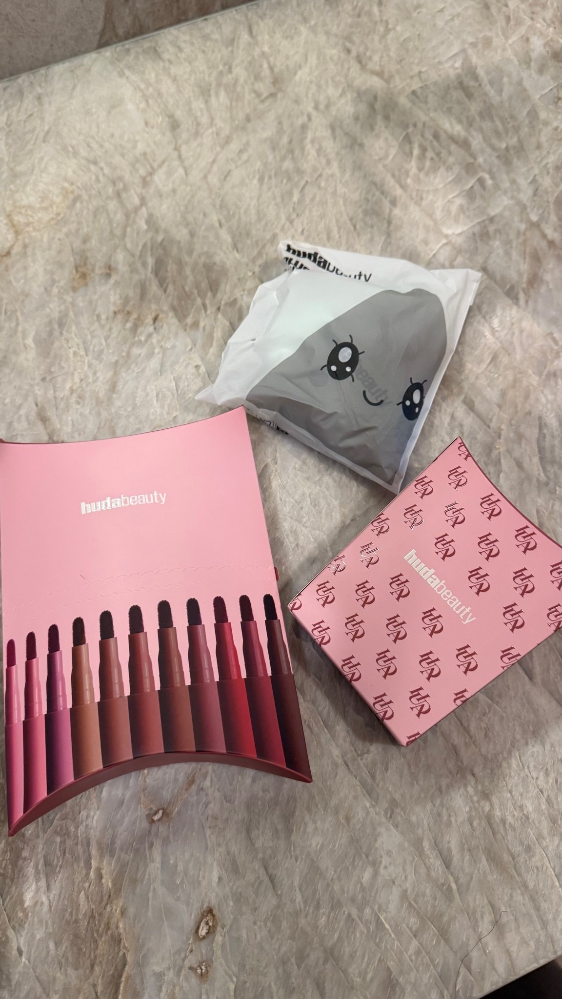 Scroll to shop! ✨ Loving these Huda Beauty favorites. Everything is linked below.👇🏾

Desliza para comprar. ✨ Amando estos favoritos de Huda Beauty.

📲 Download the free LTK app & follow me @kirasfashionfinds to shop all my daily finds.

#LTKselfcare #LTKBeauty #LTKgrwm