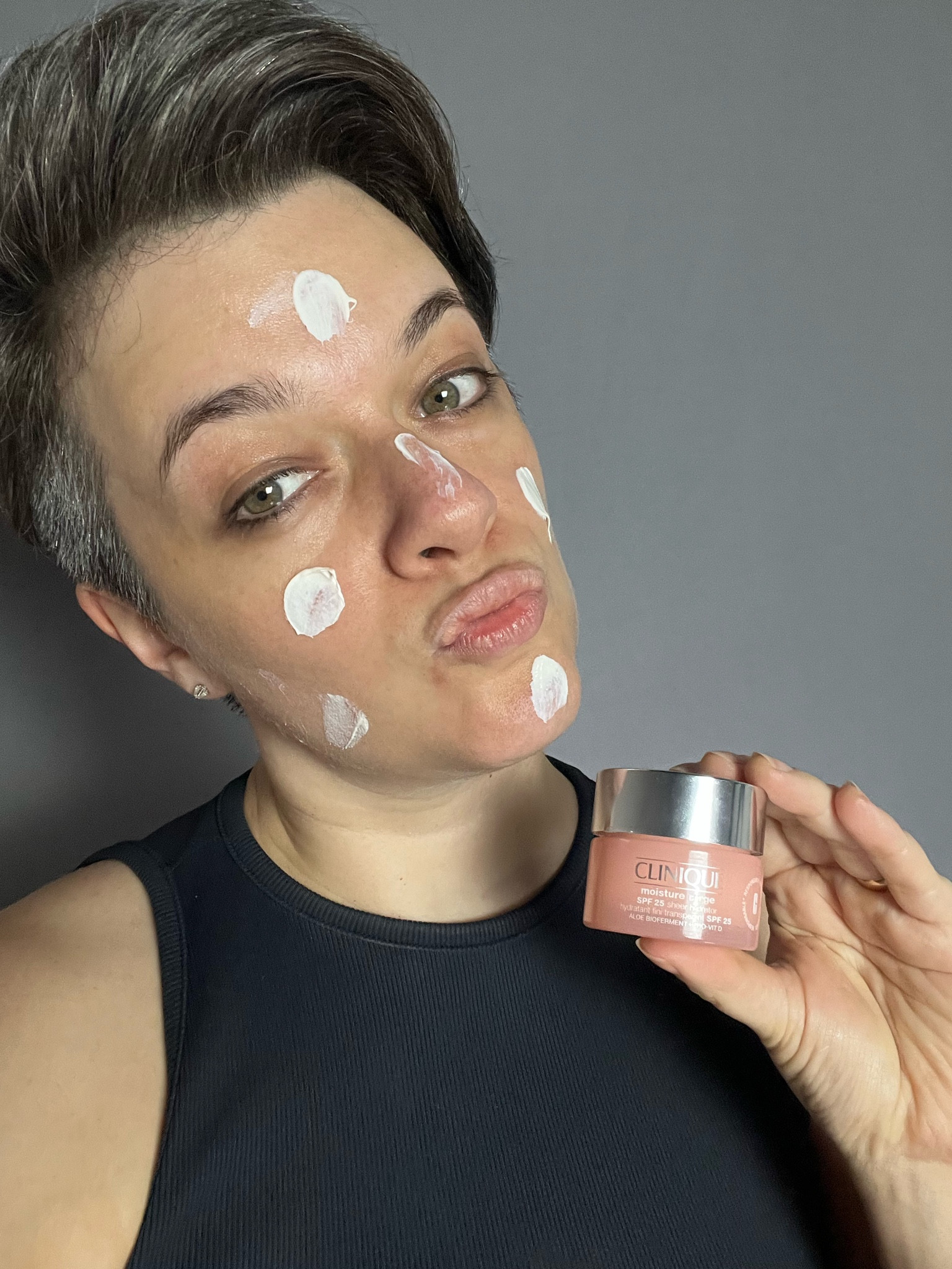 Amo taaanto meu Clinique Moisture Surge! ♥️ Hidratante leve com fps 25 e que aceita muito bem maquiagem por cima viu? 

#LTKbeleza #LTKbrasil #LTKguiadepresente