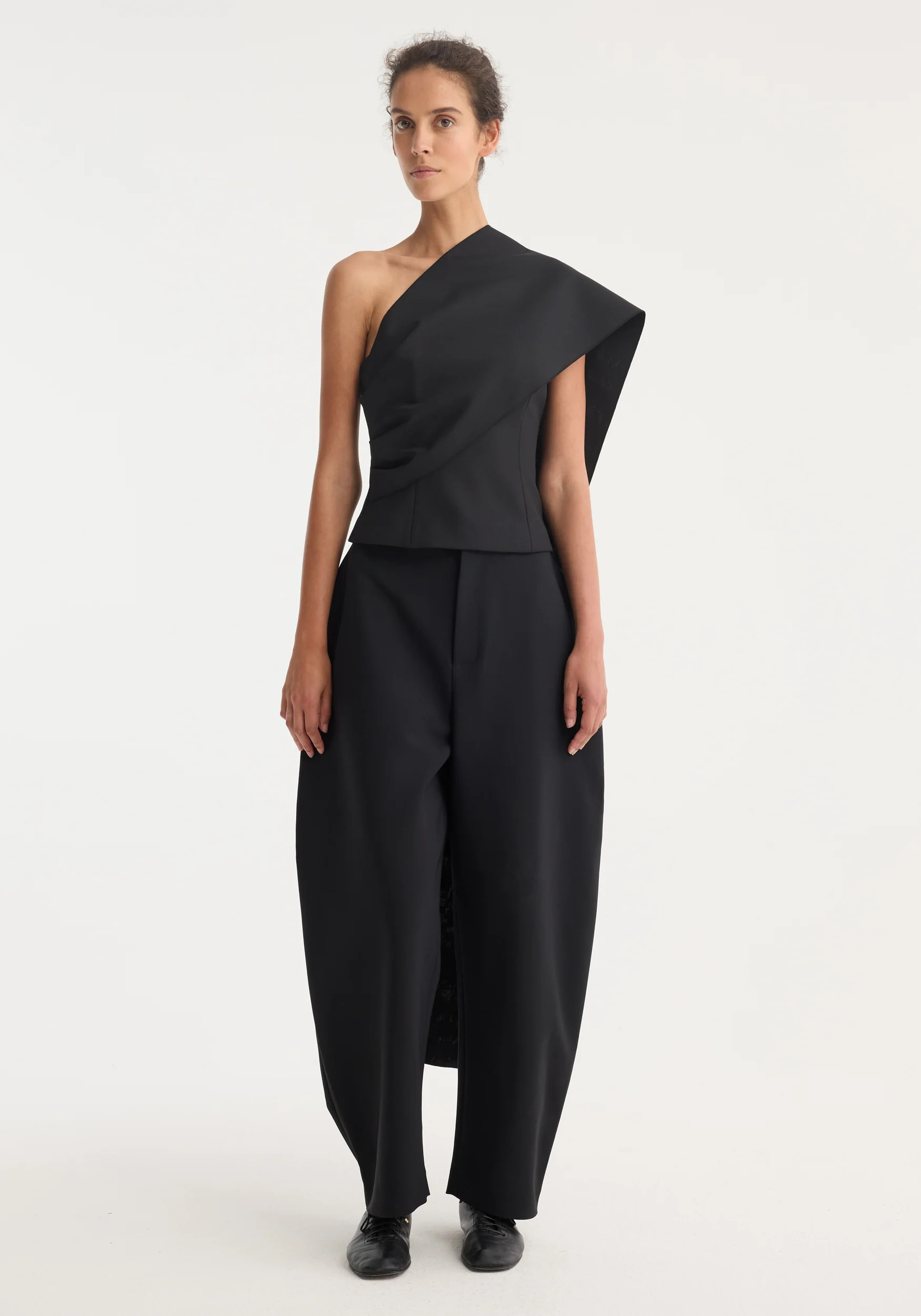 one-shoulder cape top | black | Rohe