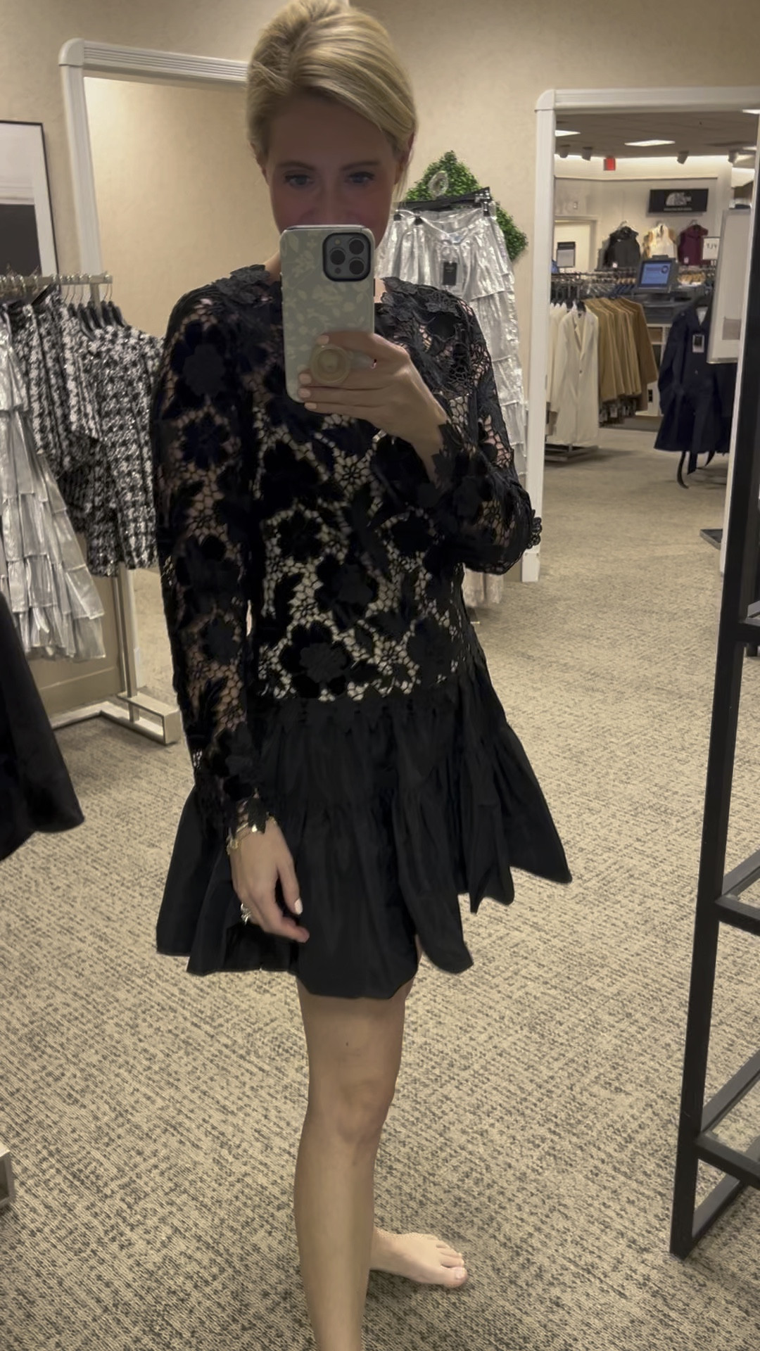 Born on Fifth x Antonio Melani Dillard’s releasing on Monday morning! 

I’m 5’9 135 lbs and went up 2 sizes from a size 6 to a size 10. 
#holidaydress #christmasparty #dresses #appliquedress 