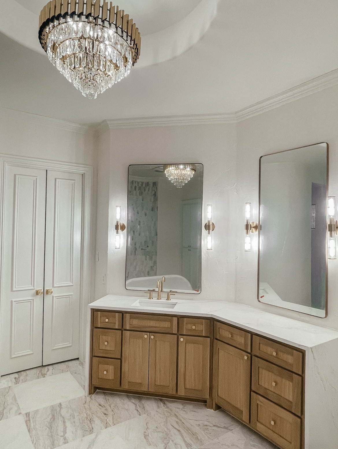 Bathroom decor. Home decor. Bath tub. Lighting. Chandelier. Primary bathroom. Tile. 



#LTKSaleAlert #LTKActive #LTKHome