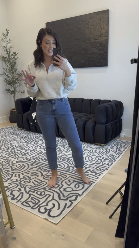 A great midrise skinny/straight jean. These have stretch and you can size down 1 size, but I wouldn’t size down more than that. I’m showing them in a 27 but I can’t sit in them as I’m typically a 29/30. My waist is 30” and hips are 41” for reference 

#LTKstyletip #LTKxMadewell #LTKmidsize
