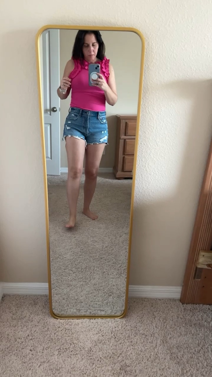 Fun sleeveless rubbed bodysuit 

#LTKSeasonal #LTKstyletip #LTKworkwear