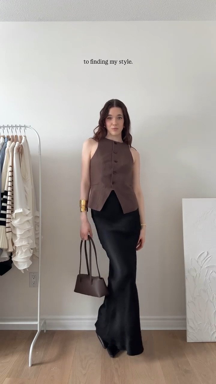 Part IV. of structured looks that make you go from🚪 to ⌛️. Outfit details below, as always:

Look 1 - @hm blouse, @zara trousers, @zara heels, @aupenofficial purse

Look 2 - @asos vest, @dynamiteclothing maxi skirt, @lintervalle boots, @frejanyc purse, @vieajewelry cuffs

Look 3 - @commense.official scarf tank, @dynamiteclothing blazer, @zara suiting shorts, @zara kitten heels, @leparmentierparis purse

Look 4 - @oakandfort vest, custom made trousers, @lintervalle boots, @polene_paris purse 

Look 5 - @sourceunknown_official asymmetrical blouse, @oakandfort trousers, @zara heels, @aupenofficial purse, @dynamiteclothing earrings 

#ootd #dailyoutfitinspo #wearthisnext #pinterestinspired #outfitinspiration #stylingtips #pinterestfashion #hourglassfigure #hourglassbody #outfitcheck #springfashion #springlooks #springoutfitideas