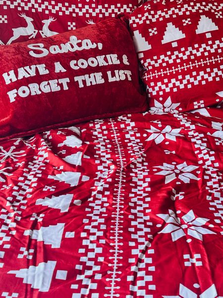 Christmas decor
Christmas bedding
Throw pillow
Santa
Home
Bedroom 
Holiday home 

#LTKHoliday #LTKunder50 #LTKhome