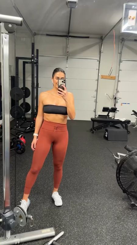Skimms -  leggings - workout wear - workout gear - fitness outfit - leggings for lifting - skimms bandeau top 

#LTKfit #LTKstyletip