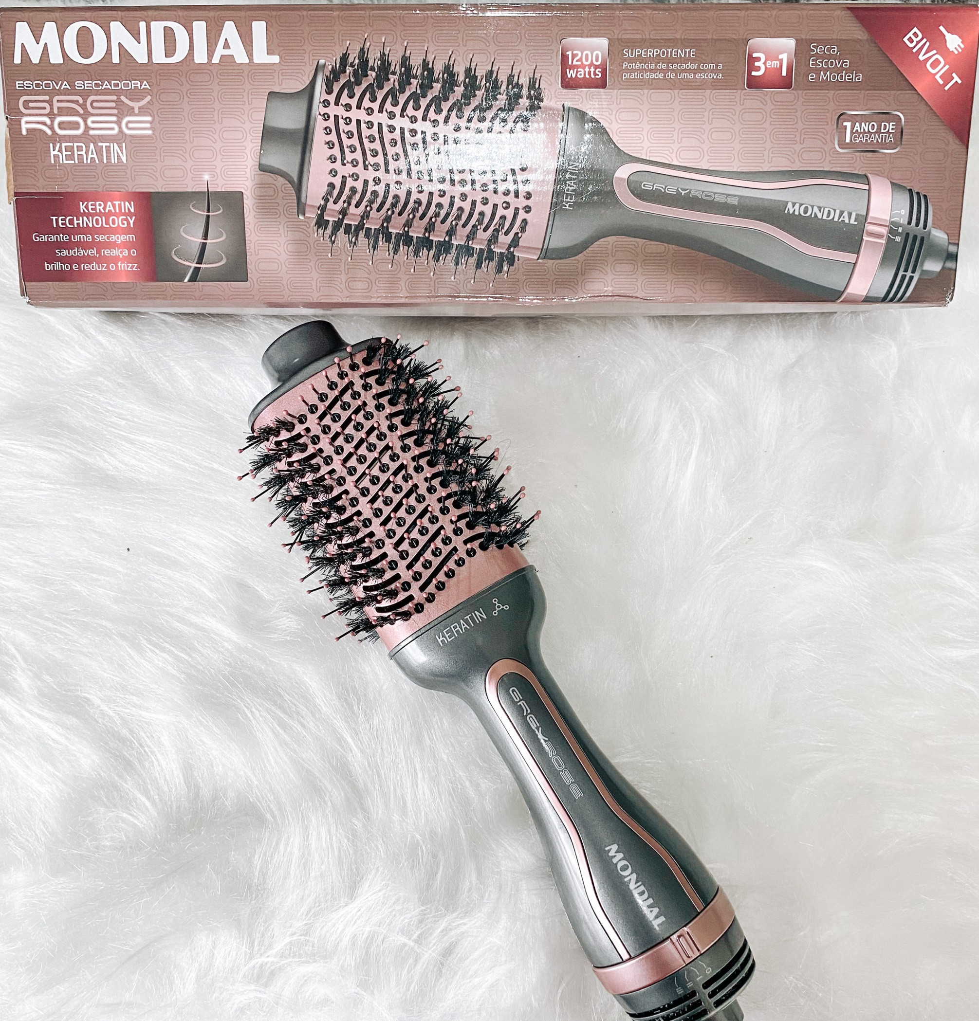 Alise, seque e modele seus cabelos com a Escova Secadora ES-11-BI Mondial. Com revestimento cerâmico e queratina, garante uma secagem saudável, realça o brilho e reduz o frizz. É bivolt e conta com 1200W de potência que oferecem uma secagem rápida e eficiente. Sua função 3 em 1 permite que você alise, escove e modele os cabelos com muita praticidade e rapidez. O seletor de temperatura tem 3 opções, além de 3 velocidades diferentes, para atender todos os tipos de cabelos! As cerdas mistas deslizam suavemente e não danificam os fios. Possui design oval com ponta fria para ajudar manuseio, e o cabo giratório 360° garante maior praticidade com total autonomia de movimentos durante o uso.

Ela é simplesmente maravilhosa!
Tenho e recomendo muito 😍

#LTKbeauty