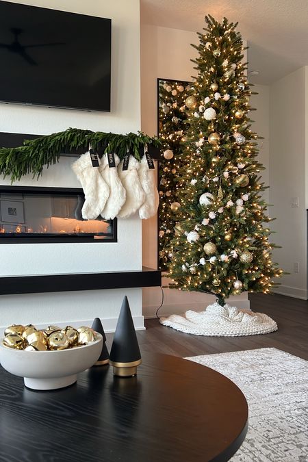 Modern Living room Christmas decor.

#LTKHoliday #LTKfindsunder50 #LTKhome