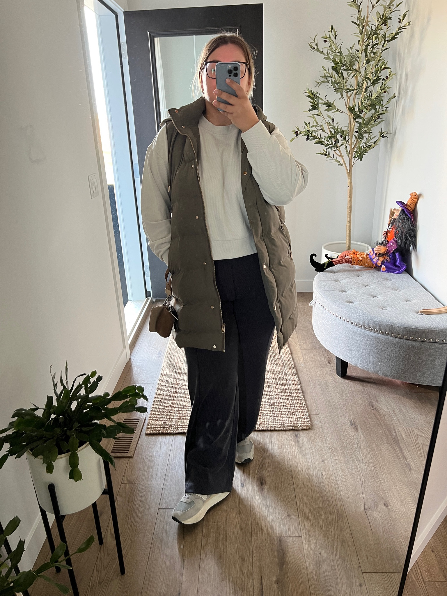 Comfy casual ootd 

#LTKmidsize #LTKHoliday #LTKSeasonal