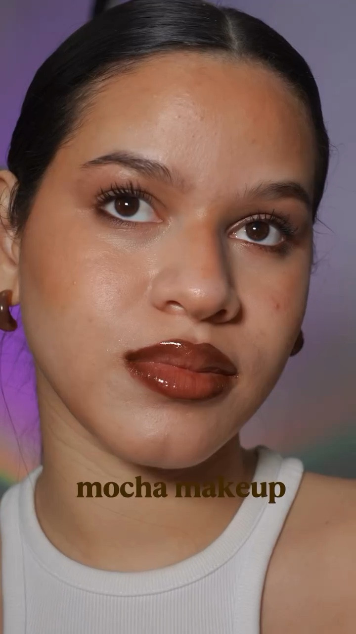 mocha makeup para ojos marrones 🤎

@luna_makeup_global concealer palette 
@saiebeauty deep bronzer 
@merit flush balm cream blush 
@hauslabs concealer 
@diorbeauty backstage palette 
@lorealparis mascara 
@makeupbymario setting powder 
@makeupforever lip liner 
@mentedcosmetics lip oil 
@danessamyricksbeauty freedom palette 
#mochamakeup #makeup #grwm #makeuptutorial