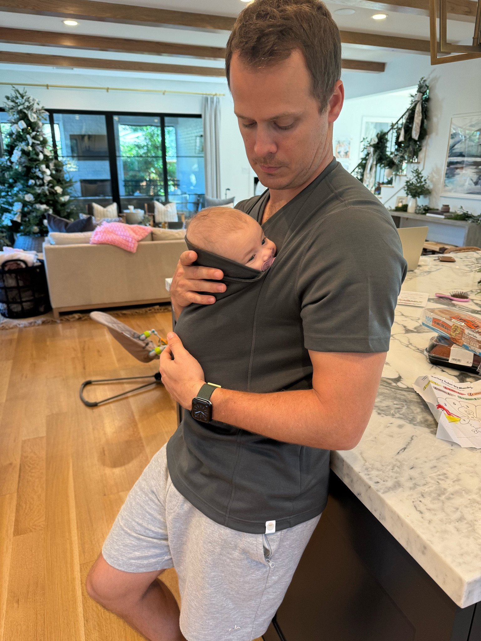this baby carrier shirt is 40% off right now!!! 😍

#LTKCyberWeek #LTKbaby #LTKsalealert