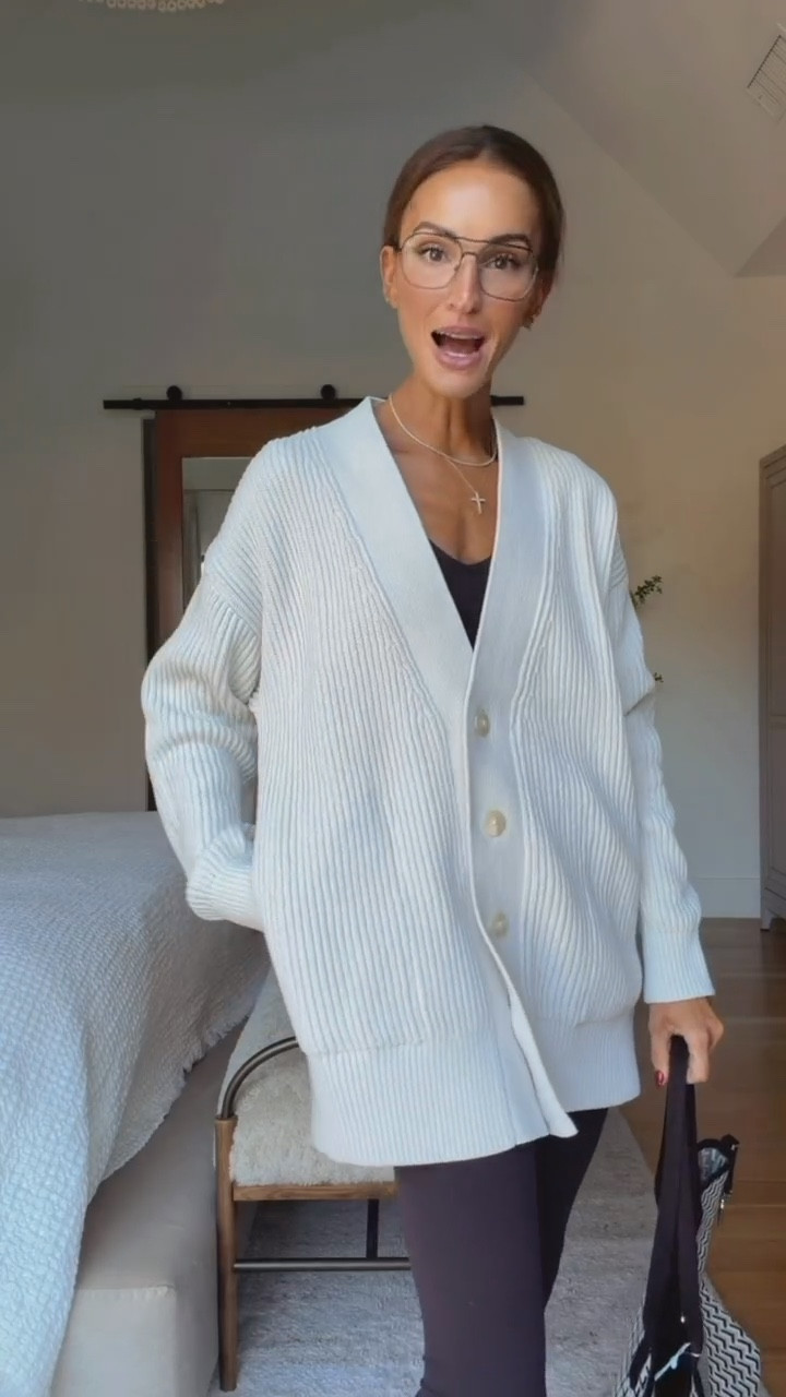 this @lululemon cardigan would make the BEST gift for your mom, sister, SIL, BFF... the list goes on! 🎁 so cozy + love the length w/ leggings!  🙌🏼 #ad #lululemoncreator

#LTKGiftGuide