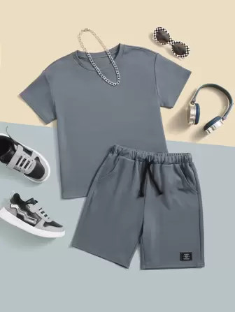 SHEIN Tween Boy Drop Shoulder Tee & Drawstring Waist Shorts With Chain Necklace | SHEIN