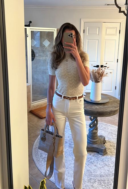 Size small top 
I love this white pants from Abercrombie. I prefer to size down from my true 26, to a size 25 so that they’re more fitted at the waist & don’t get baggy throughout the day. I did a 25 extra long so that I could wear little kitten heels! (I am 5’10) 

#LTKstyletip #LTKfindsunder100 #LTKSeasonal