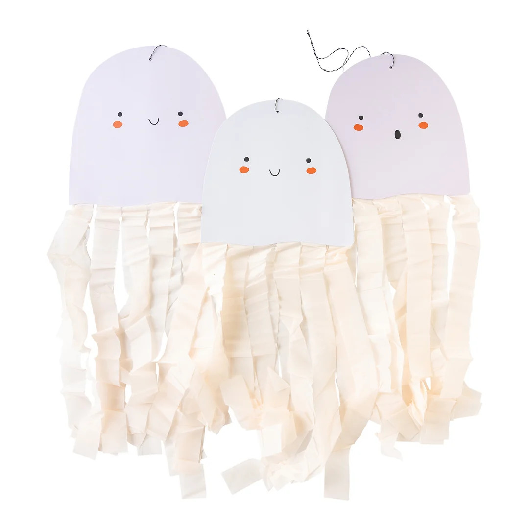 Oversized Ghosts with Crepe Hanging Decor | My Mind's Eye