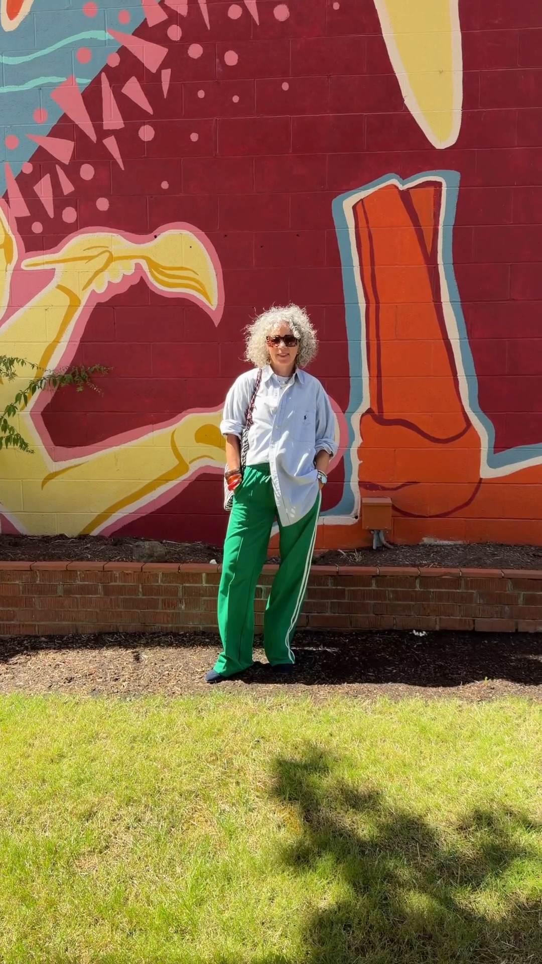 Three ways I style my green joggers. I’m 5’4 and they were a little long, perfect for a taller person.
@amazon joggers medium
@hm blazer small
@Quince brown sweater small
@samedelman gold loafers
@allyshoes tts blue loafers
@ralphlauren men’s blue shirt L
@amazon leopard mules tts
