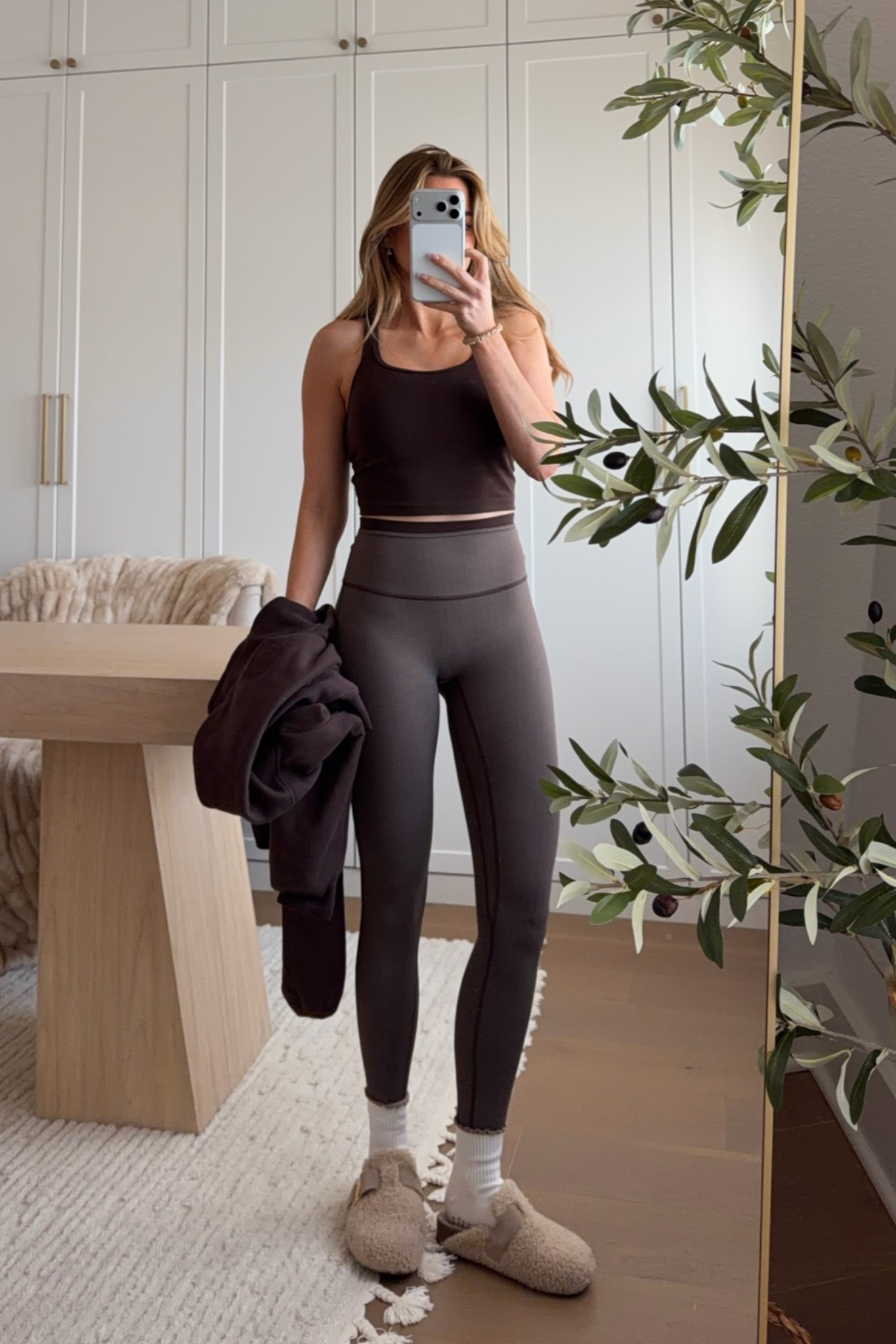 tank: xs // leggings: xs regular — what i wore to pilates! some of my fav fabric on these abercrombie leggings, code AFLTK