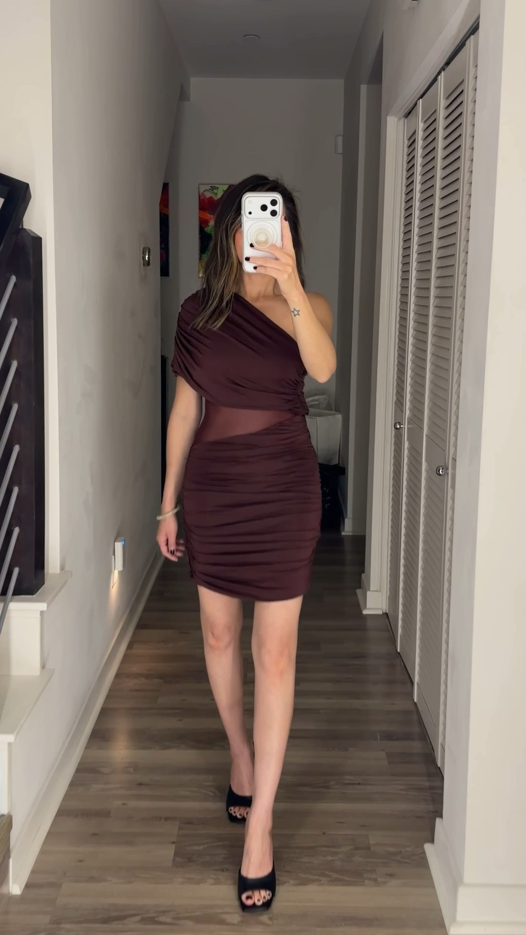 New Year’s Eve outfit ✨ This one shoulder dress is flattering on. Love the sheer cutout and ruching detail. Wear it for NYE and again for a night out, Valentine’s Day, date night. Grab it on sale now. 

New Year’s Eve outfit, nye outfit, mini dress, one shoulder dress, cutout dress, burgundy dress, The Stylizt 

#LTKSaleAlert #LTKootd #LTKHoliday