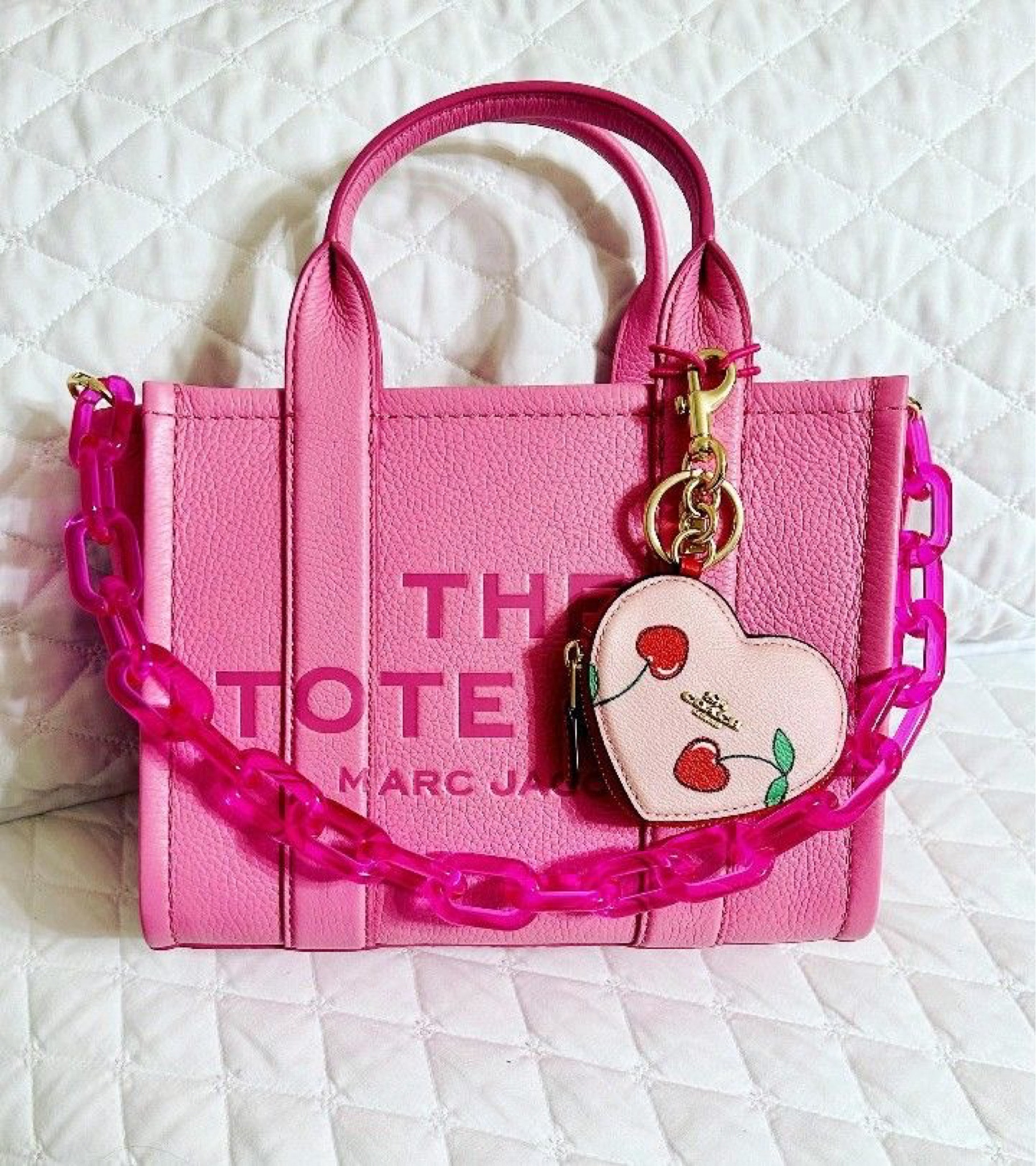 Marc Jacobs 🩷💘

#LTKItBag #LTKGiftGuide #LTKStyleTip