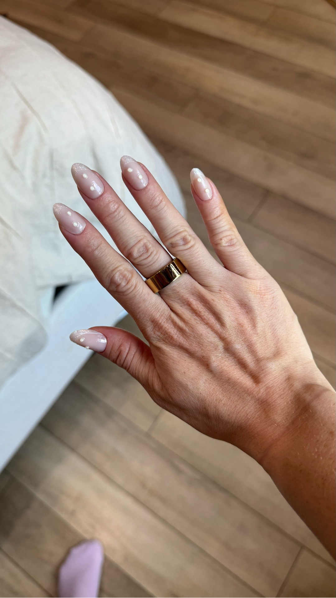 Beautiful Pearl Press Ons 

#LTKStyleTip