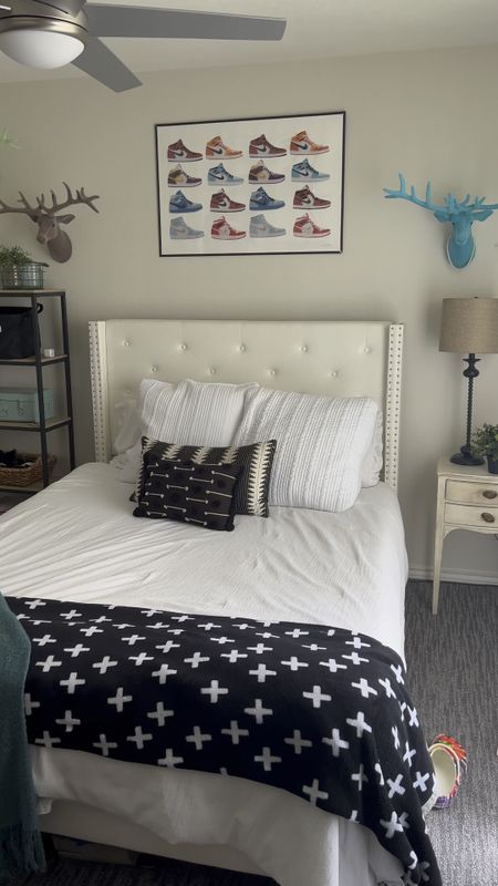 Boys bedroom decor 

Home decor, teenage boy bedroom, star print, teen room 

#LTKkids #LTKstyletip #LTKhome